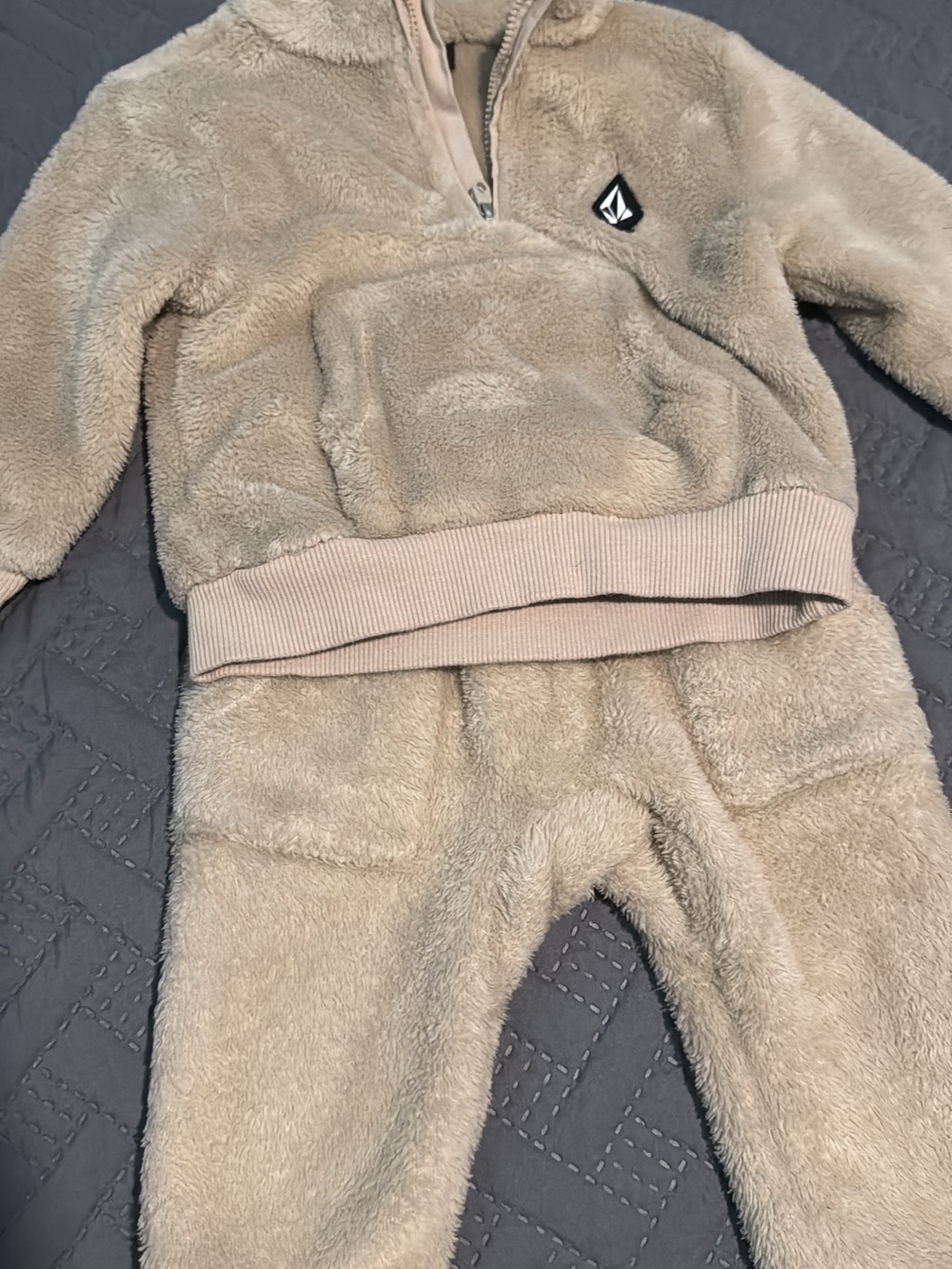 Volcom Neutral Beige Plush Fleece Pullover and Pants Set